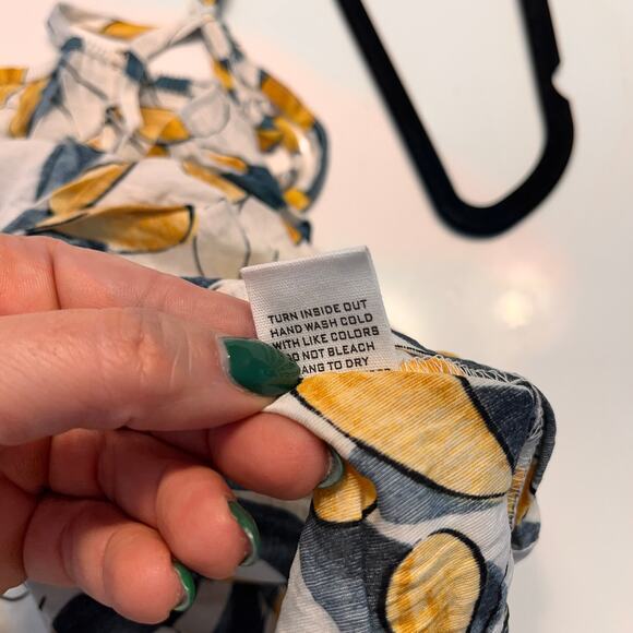 NEW Mine White Floral Tiered Peplum Style Tank Top Size Medium - Picture 7 of 9